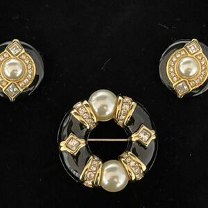 Swarovski black enamel Faux Pearl Crystals Brooch Earring Set Excellent new cond